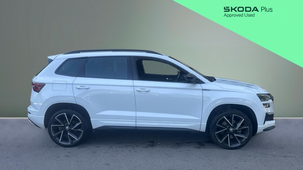 Skoda Karoq Sportline White #4
