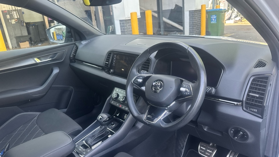 Skoda Karoq Sportline White #6