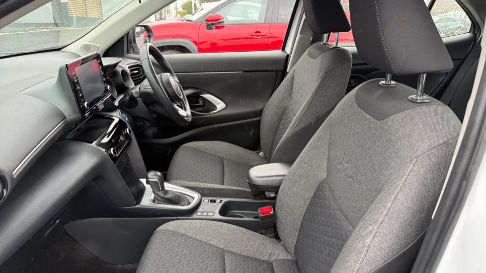Toyota Yaris Cross Icon NU24TXD White #5