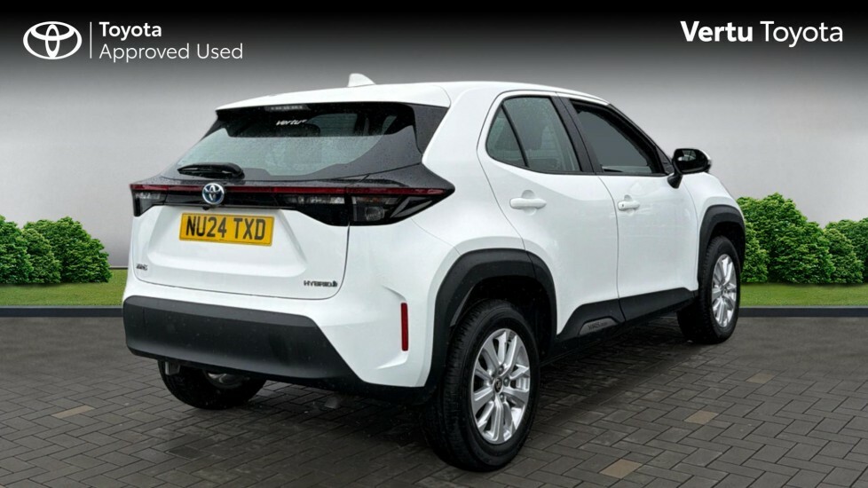 Toyota Yaris Cross Icon NU24TXD White #2