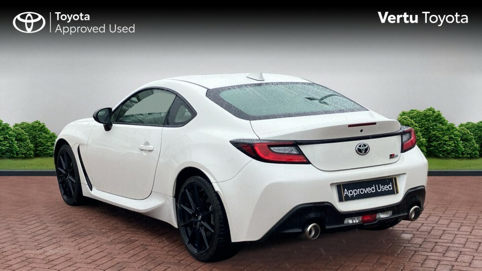 Toyota GR86 Coupe White #4