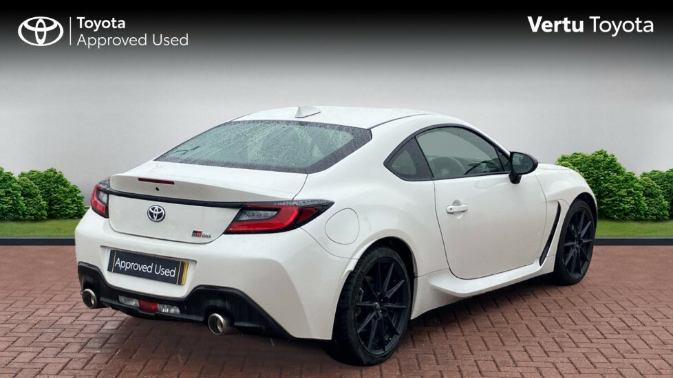 Toyota GR86 Coupe White #2
