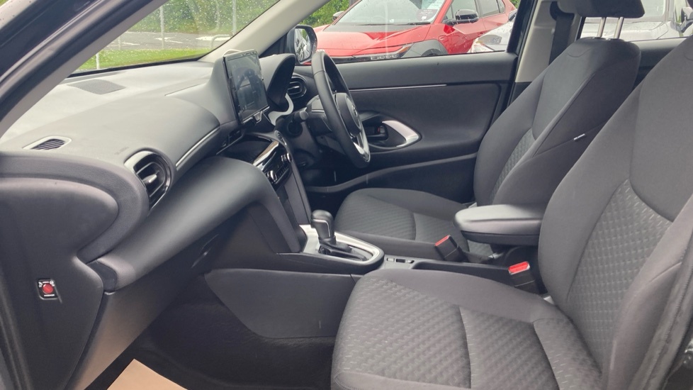 Toyota Yaris Cross Icon Black #5