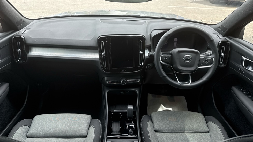 Volvo XC40 Plus Silver #5