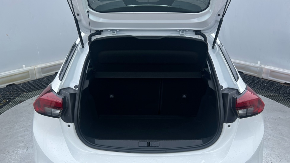 Vauxhall Corsa Design White #4