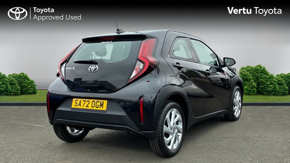 Toyota Aygo X Pure Black #2