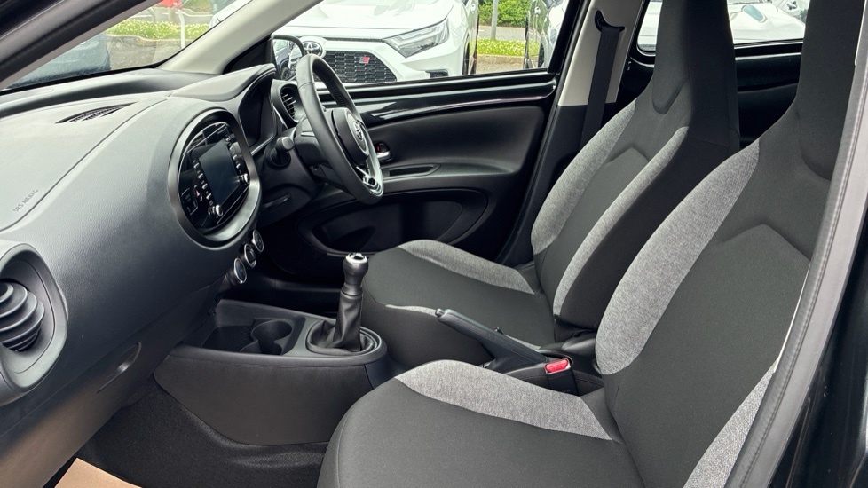 Toyota Aygo X Pure Black #5