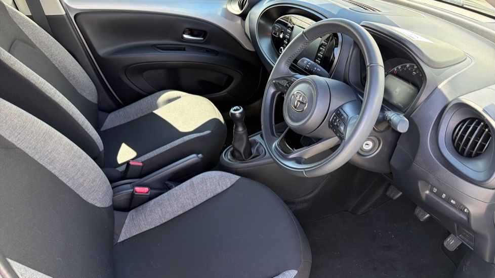 Toyota Aygo X Pure Silver #5