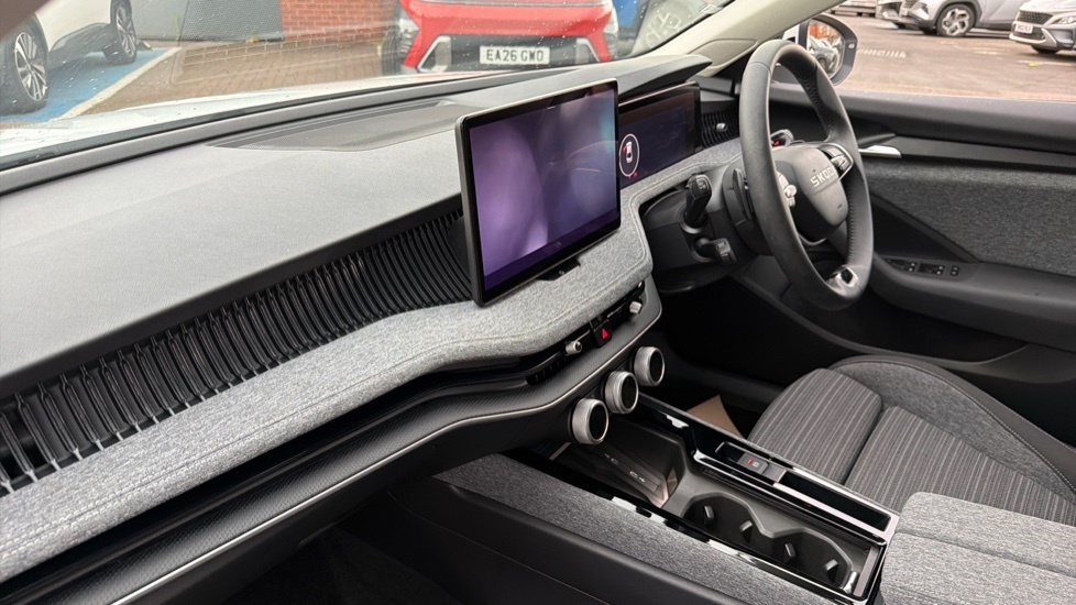 Skoda Superb Se Technology DC25GZU White #2