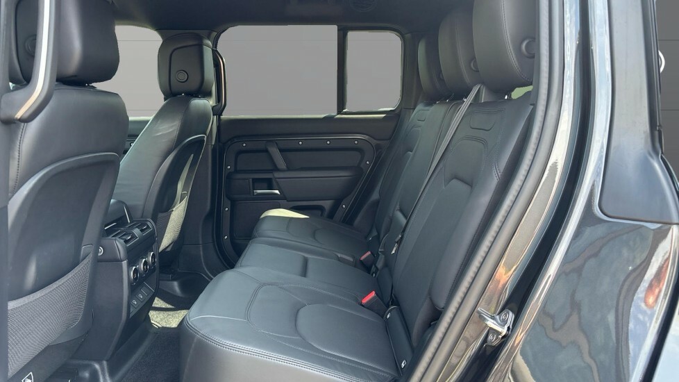Land Rover Defender 130 X-dynamic Hse Grey #4