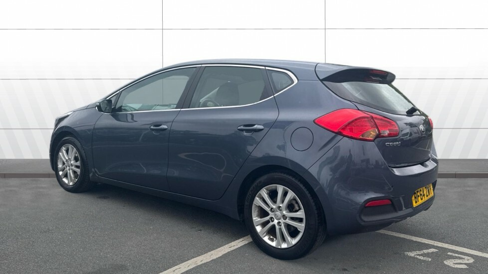 Kia Ceed Crdi 1 5-Door White #2