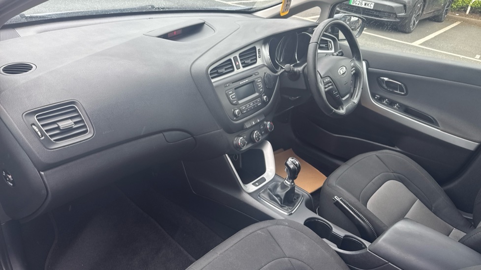 Kia Ceed Crdi 1 5-Door White #10