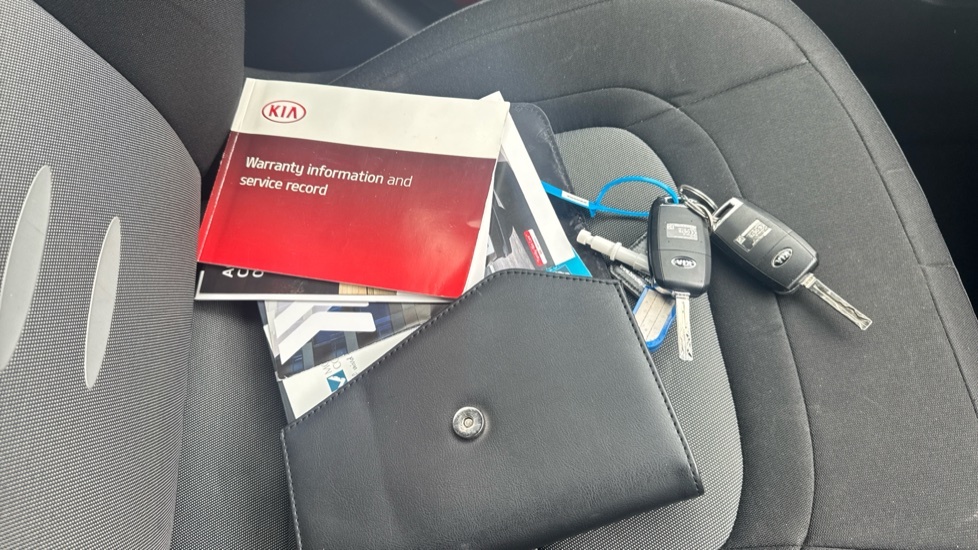Kia Ceed Crdi 1 5-Door White #8