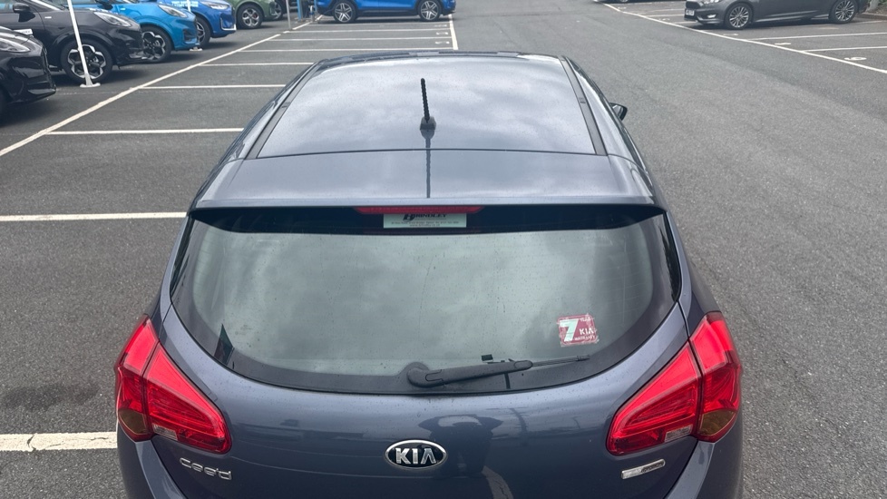 Kia Ceed Crdi 1 5-Door White #26