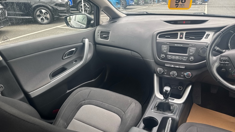 Kia Ceed Crdi 1 5-Door White #15