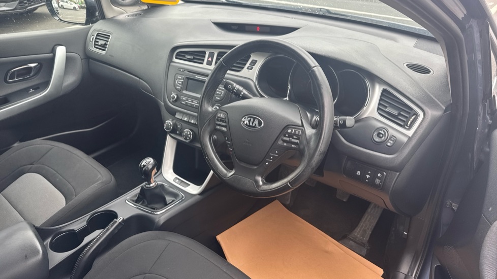 Kia Ceed Crdi 1 5-Door White #12