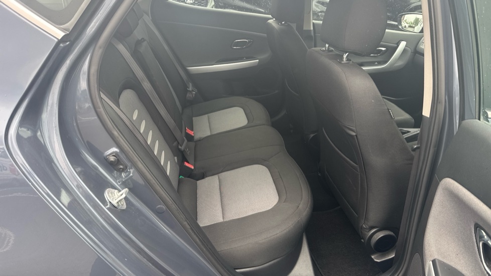 Kia Ceed Crdi 1 5-Door White #17