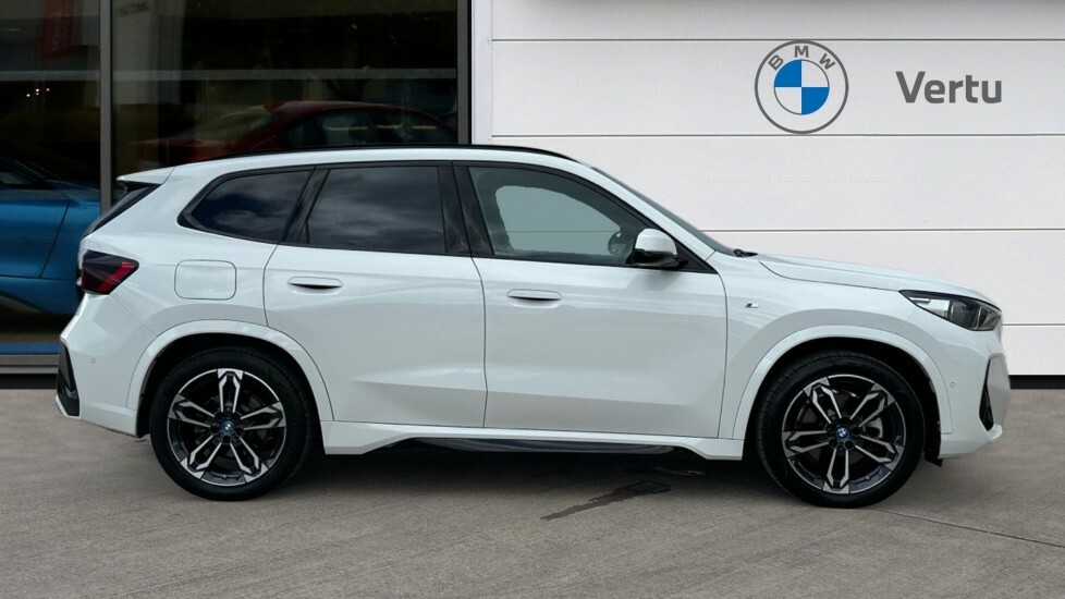 BMW iX1 M Sport White #3