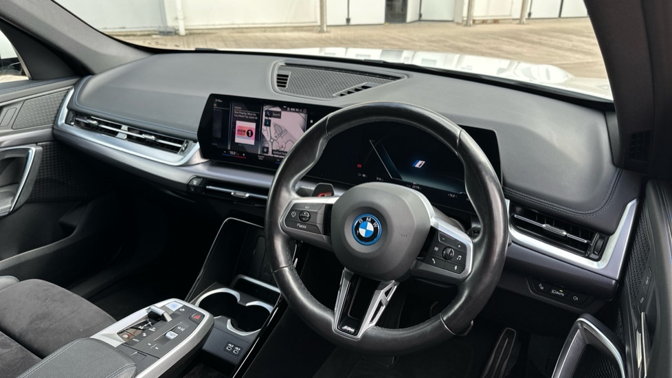 BMW iX1 M Sport White #6
