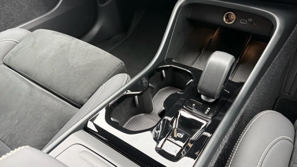Volvo XC40 Plus, B4 Mild Hybrid, Dark Grey #24