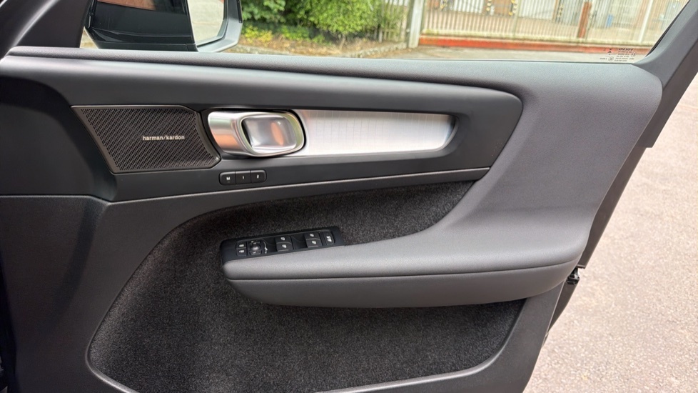 Volvo XC40 Plus, B4 Mild Hybrid, Dark Grey #27