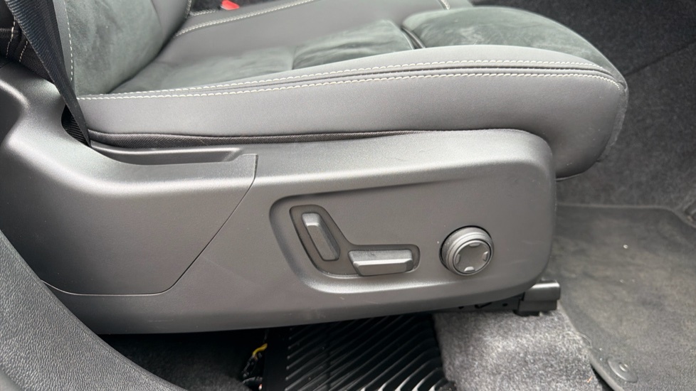 Volvo XC40 Plus, B4 Mild Hybrid, Dark Grey #28
