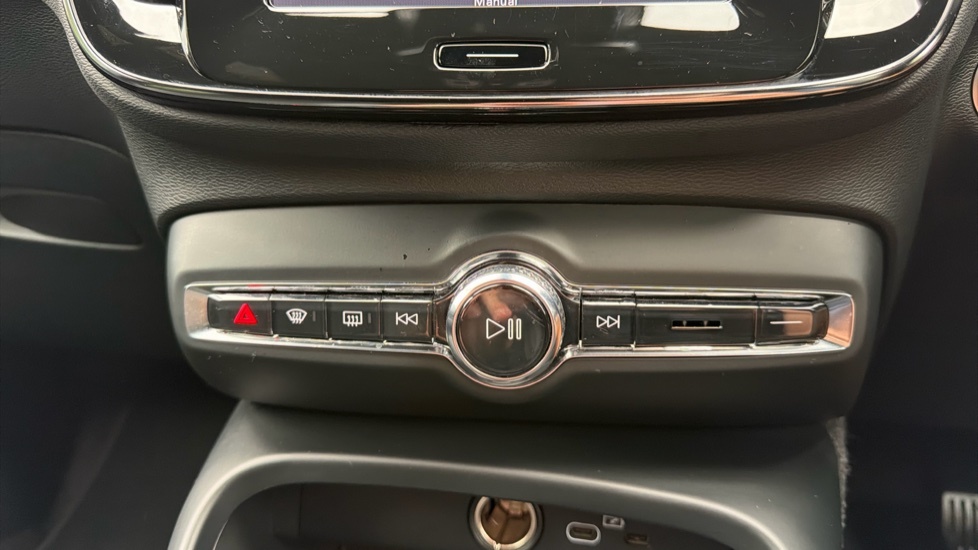 Volvo XC40 Plus, B4 Mild Hybrid, Dark Grey #35