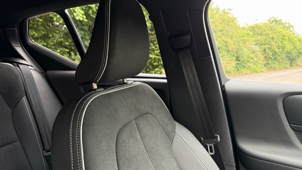 Volvo XC40 Plus, B4 Mild Hybrid, Dark Grey #47