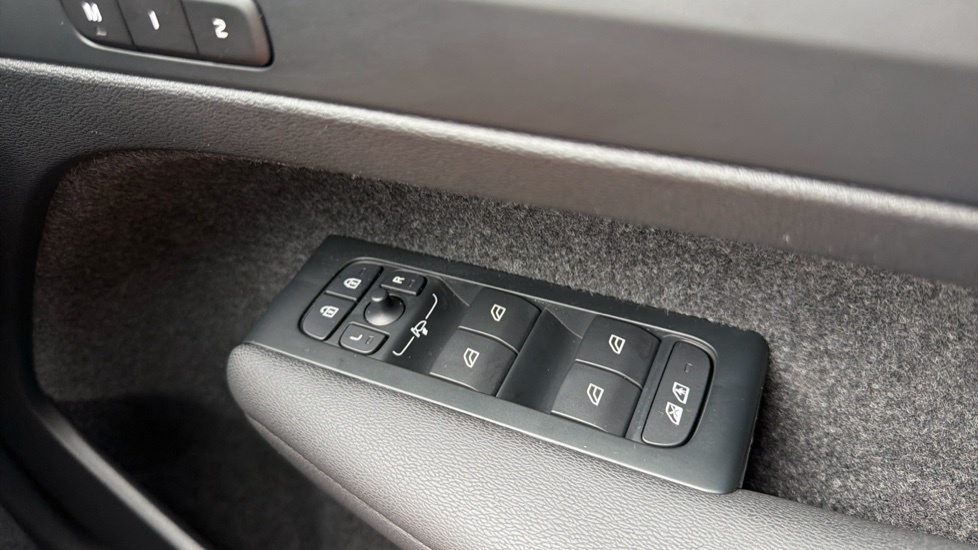 Volvo XC40 Plus, B4 Mild Hybrid, Dark Grey #22