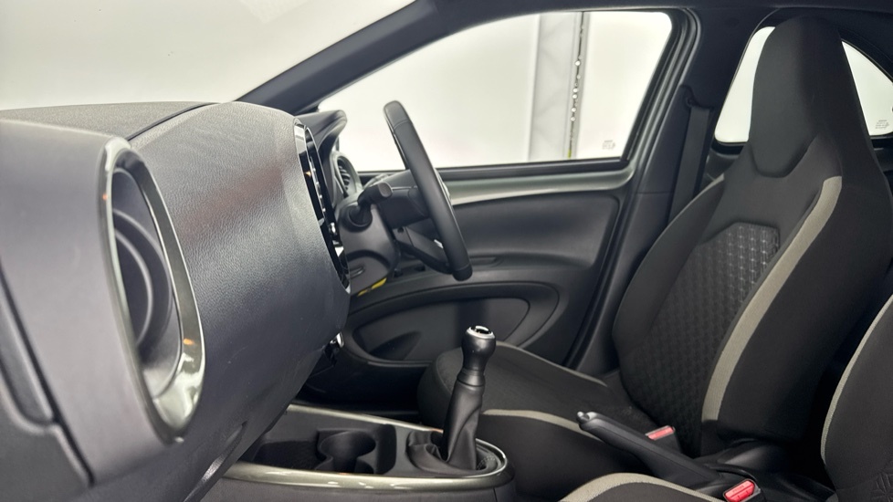 Toyota Aygo X Edge Green #5