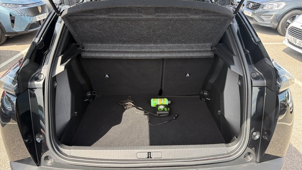 Peugeot 2008 Allure Black #4