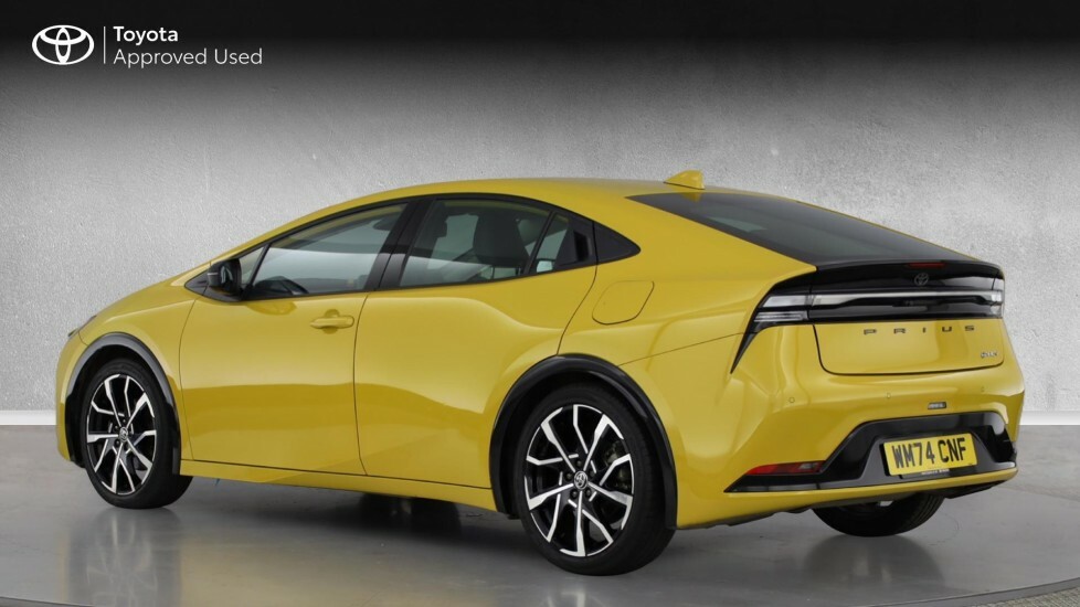 Toyota Prius Excel Yellow #4