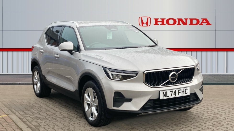 Volvo XC40 Core Silver