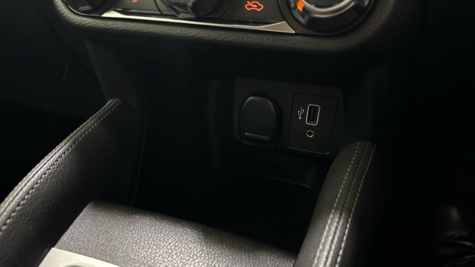 Nissan Micra Micra Acenta Ig-t White #32