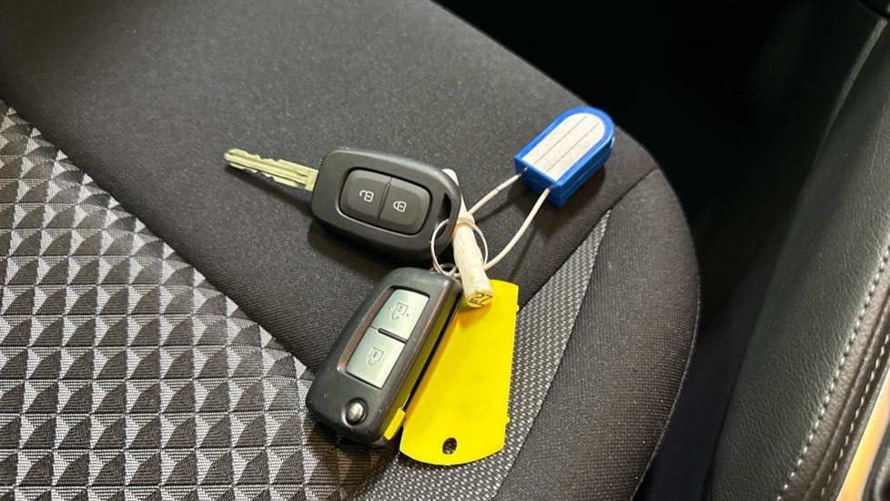 Nissan Micra Micra Acenta Ig-t White #19