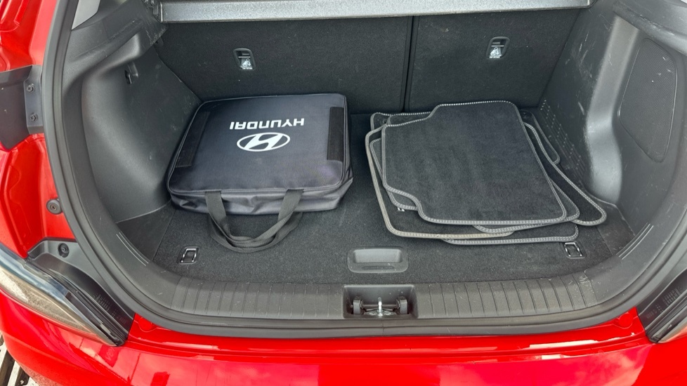 Hyundai Kona Premium Red #4