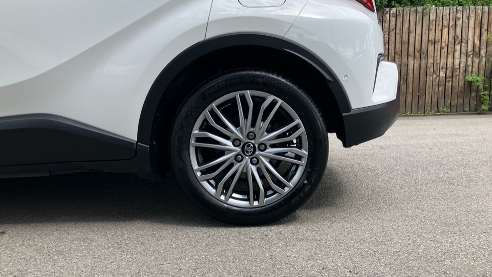 Toyota C-Hr Design White #25
