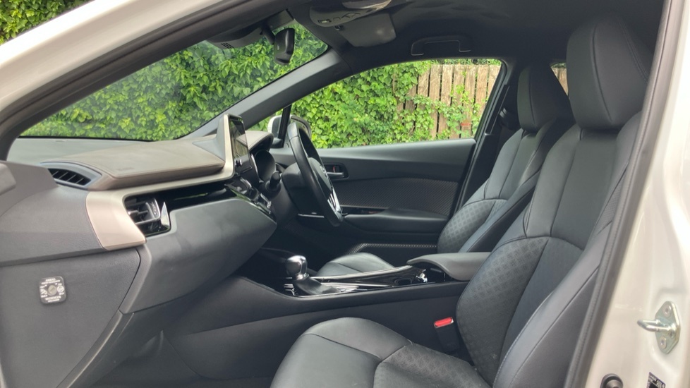 Toyota C-Hr Excel White #5