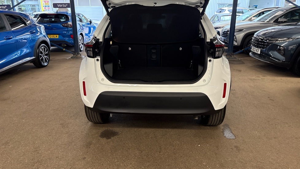 Toyota Yaris Cross Excel White #4