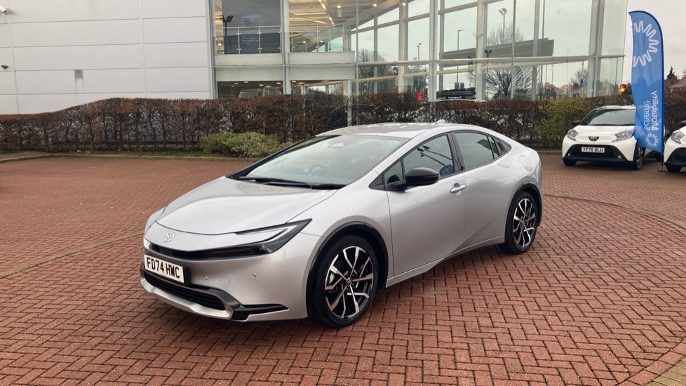 Toyota Prius Prius Hybrid White #32