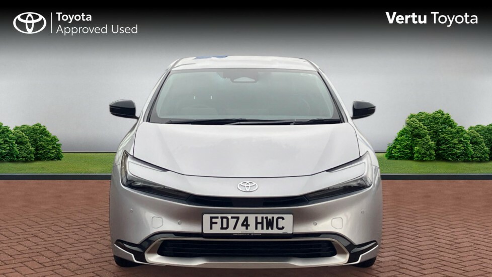 Toyota Prius Prius Hybrid White #15