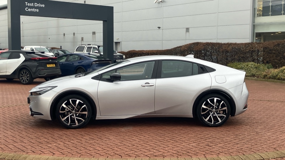 Toyota Prius Prius Hybrid White #17