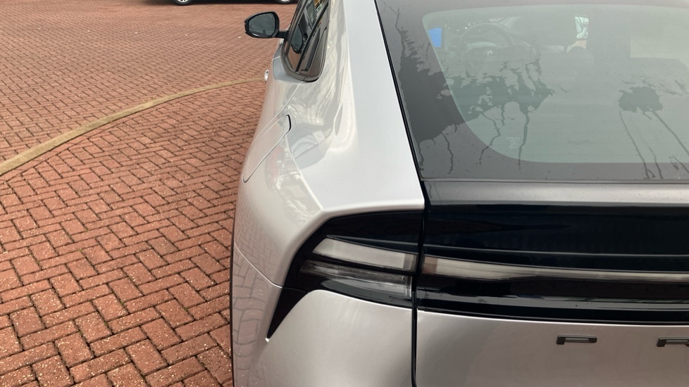 Toyota Prius Prius Hybrid White #21