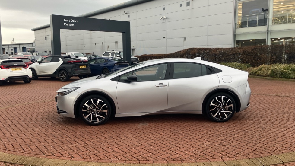 Toyota Prius Prius Hybrid White #27