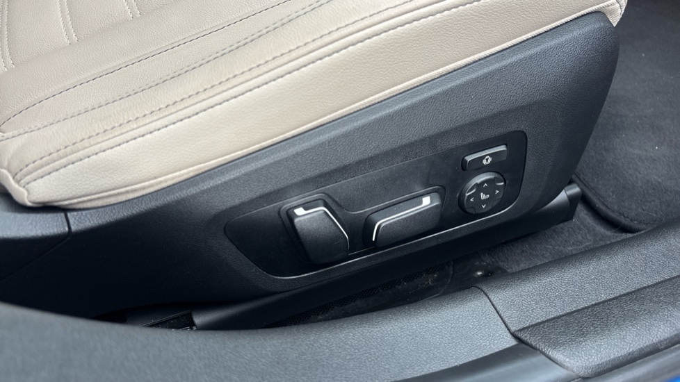 BMW 3 Series 320I M Sport Step 2025 White #34