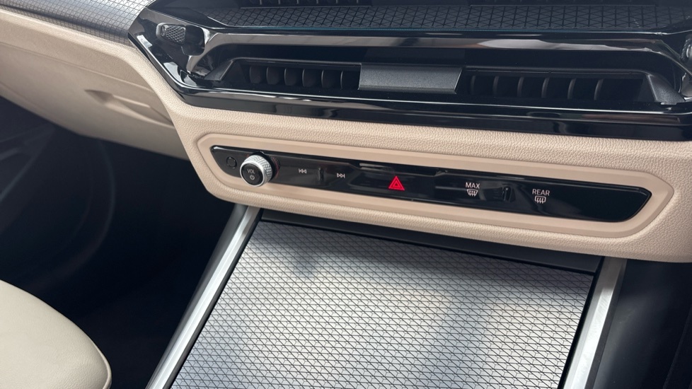 BMW 3 Series 320I M Sport Step 2025 White #52
