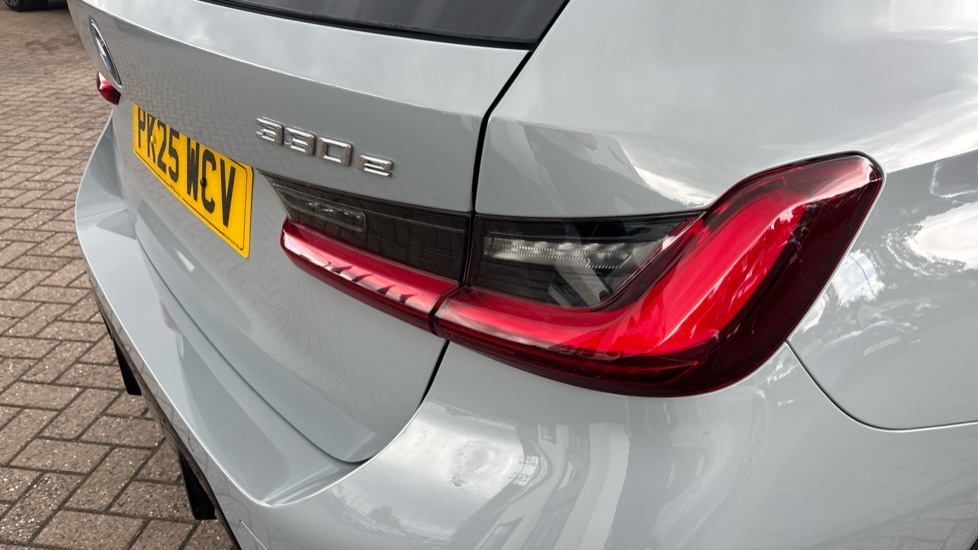 BMW 3 Series 320I M Sport Step 2025 White #31