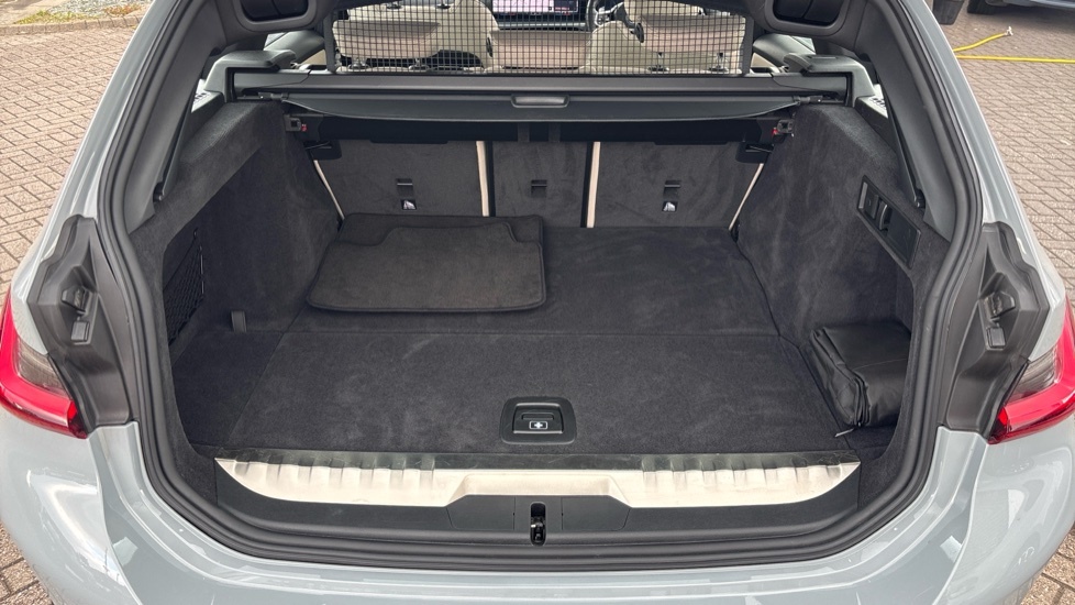 BMW 3 Series 320I M Sport Step 2025 White #13