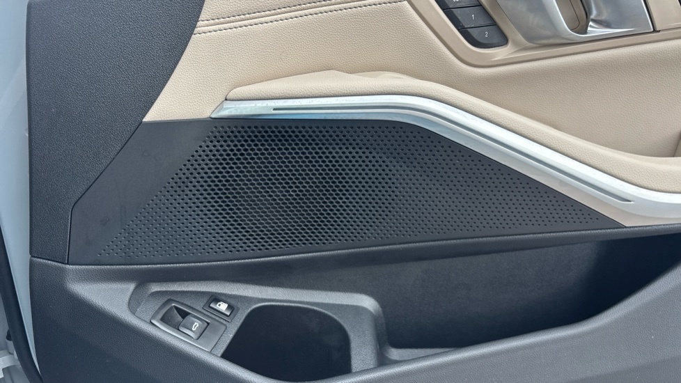 BMW 3 Series 320I M Sport Step 2025 White #20