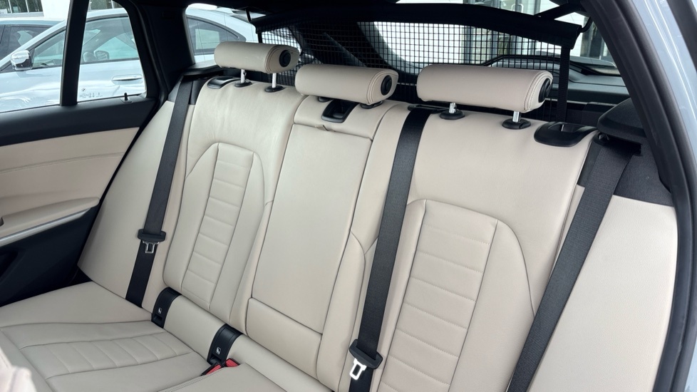 BMW 3 Series 320I M Sport Step 2025 White #12